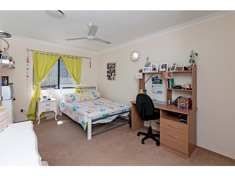 5 Falcon Court, Flinders View QLD 4305