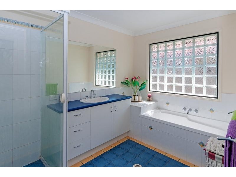 5 Falcon Court, Flinders View QLD 4305