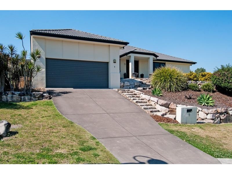 5 Falcon Court, Flinders View QLD 4305