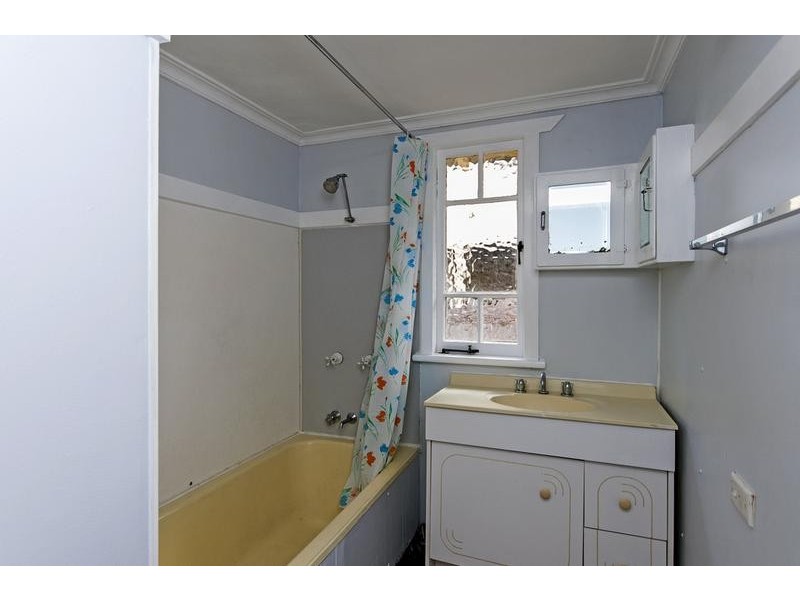 28 Glebe Road, Newtown QLD 4305