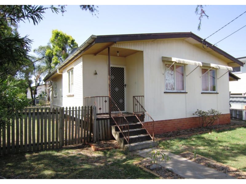 32 Vivian Street, Eastern Heights QLD 4305