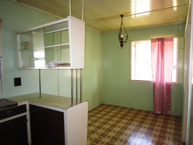 32 Vivian Street, Eastern Heights QLD 4305