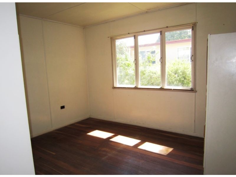 32 Vivian Street, Eastern Heights QLD 4305