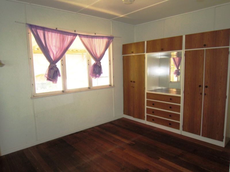 32 Vivian Street, Eastern Heights QLD 4305