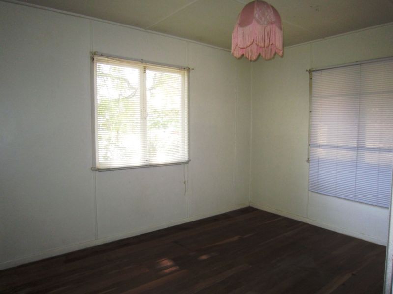 32 Vivian Street, Eastern Heights QLD 4305