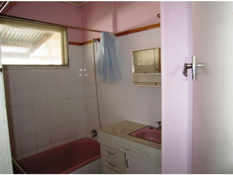 32 Vivian Street, Eastern Heights QLD 4305