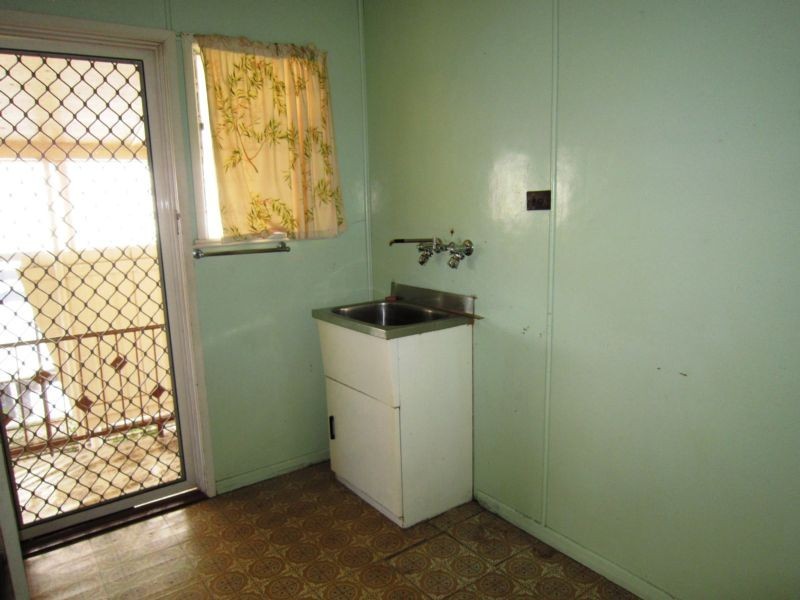 32 Vivian Street, Eastern Heights QLD 4305