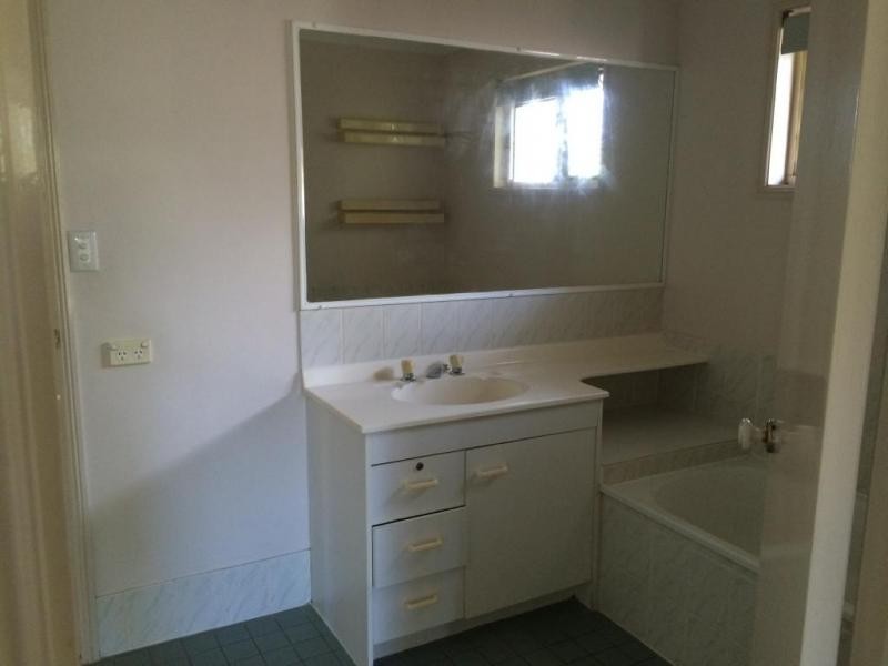 11 Eldon Place, Flinders View QLD 4305