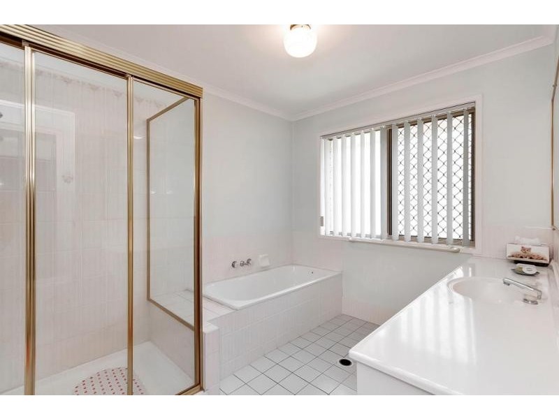 11 Cowley Drive, Flinders View QLD 4305