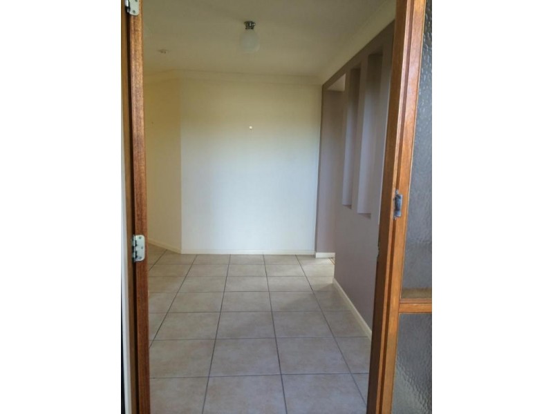 8 Darlington Court, Flinders View QLD 4305