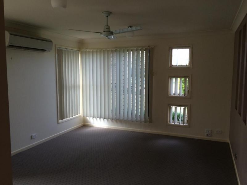 8 Darlington Court, Flinders View QLD 4305