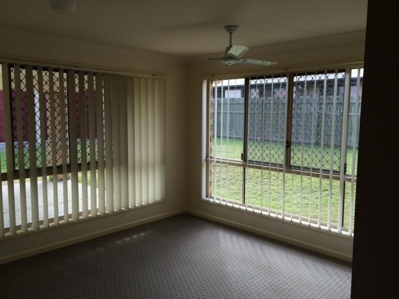 8 Darlington Court, Flinders View QLD 4305