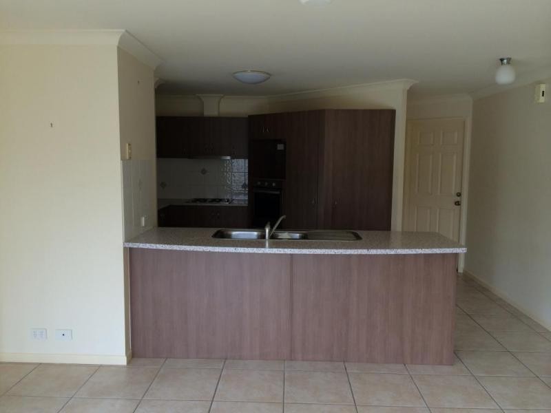 8 Darlington Court, Flinders View QLD 4305