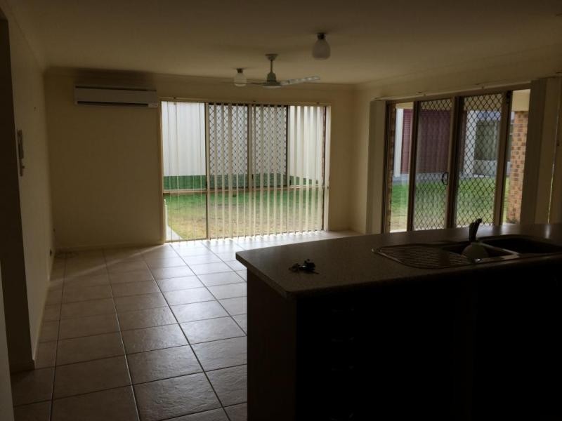 8 Darlington Court, Flinders View QLD 4305
