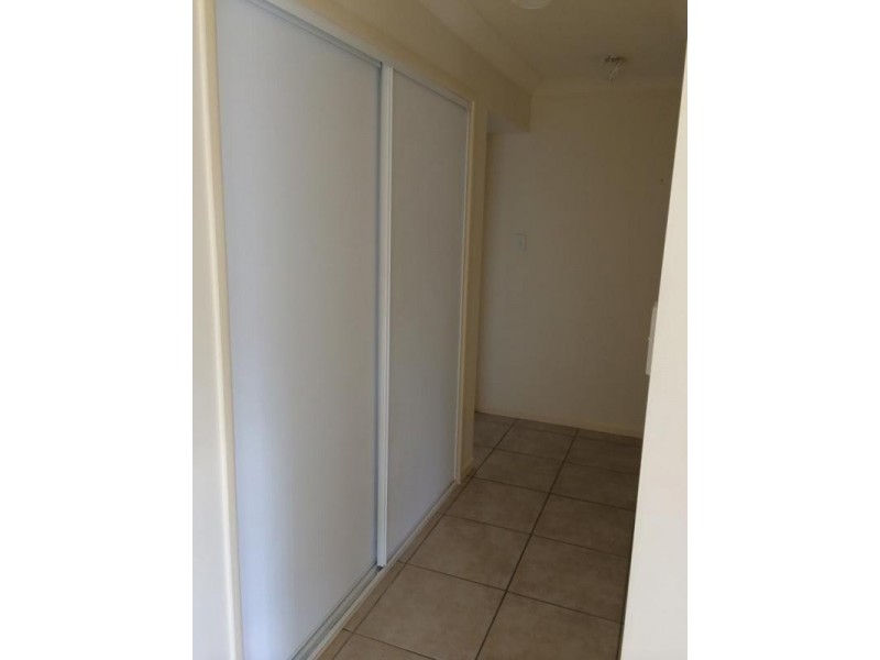 8 Darlington Court, Flinders View QLD 4305
