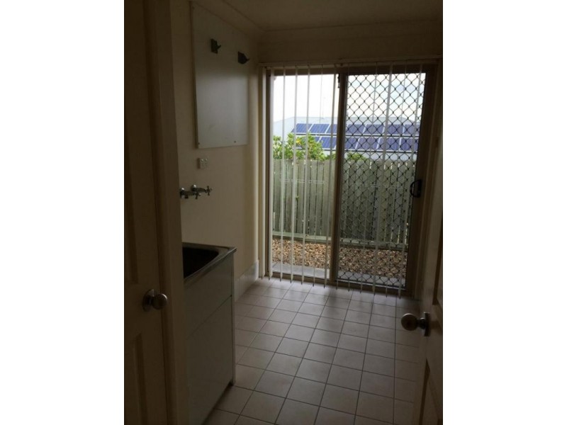 8 Darlington Court, Flinders View QLD 4305