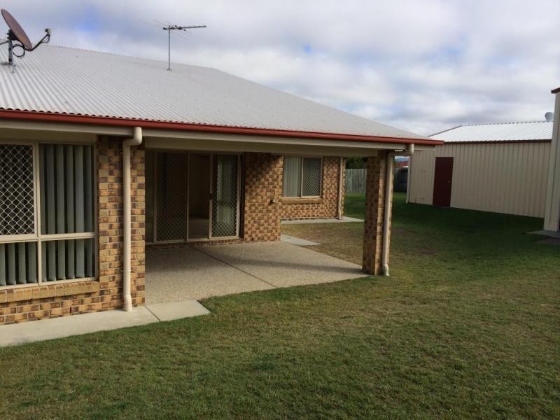 8 Darlington Court, Flinders View QLD 4305