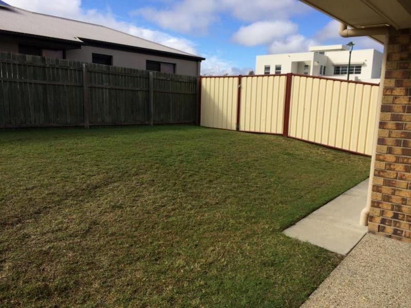 8 Darlington Court, Flinders View QLD 4305