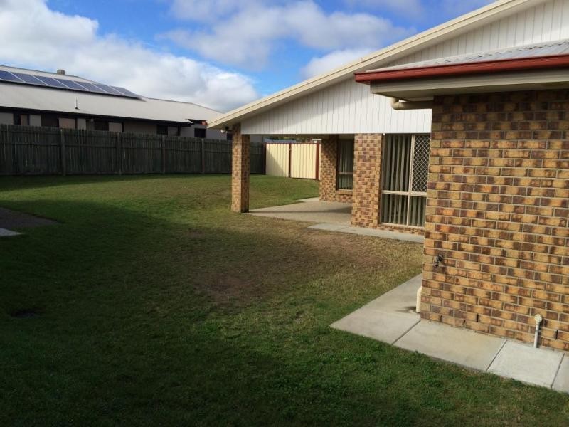 8 Darlington Court, Flinders View QLD 4305