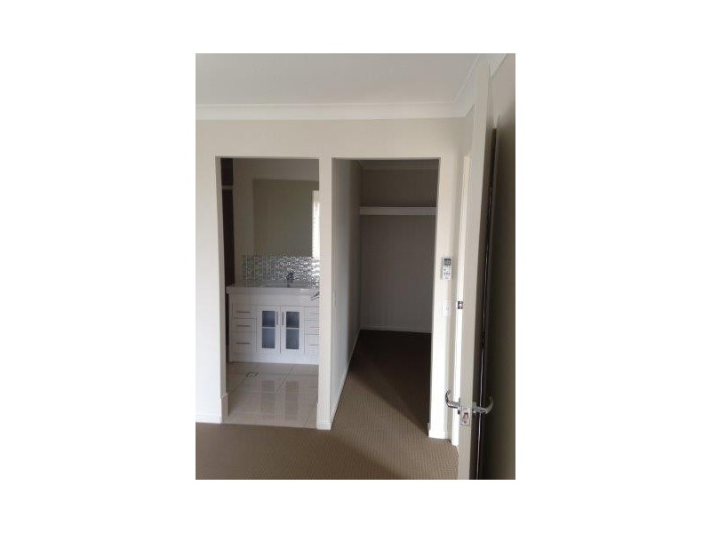 5 Kowari Street, Deebing Heights QLD 4306