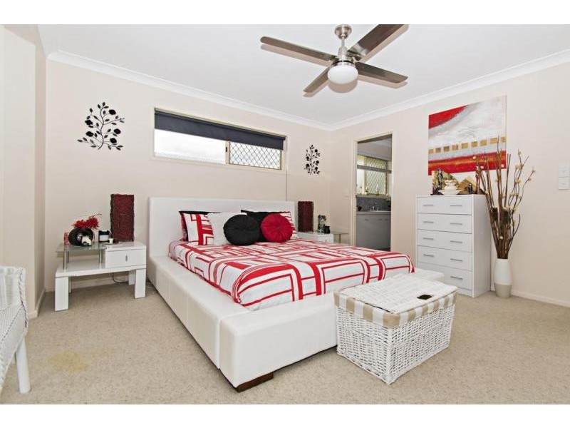 9 Hiller Court, Flinders View QLD 4305