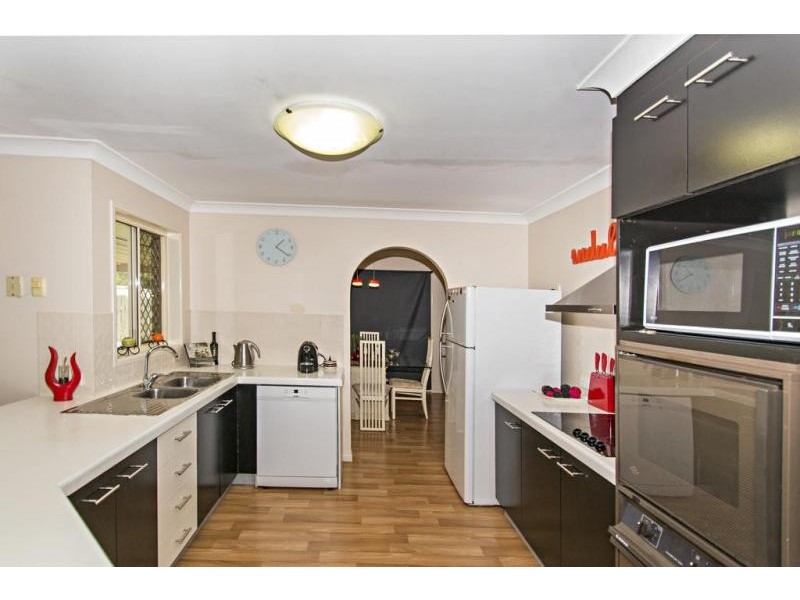 9 Hiller Court, Flinders View QLD 4305