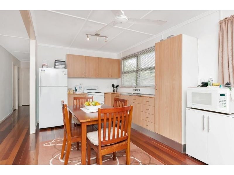 68 Robertson Rd, Eastern Heights QLD 4305