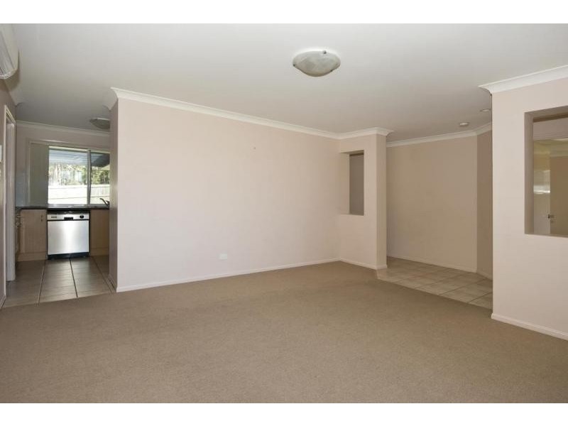 8 Windsor Court, Deebing Heights QLD 4306