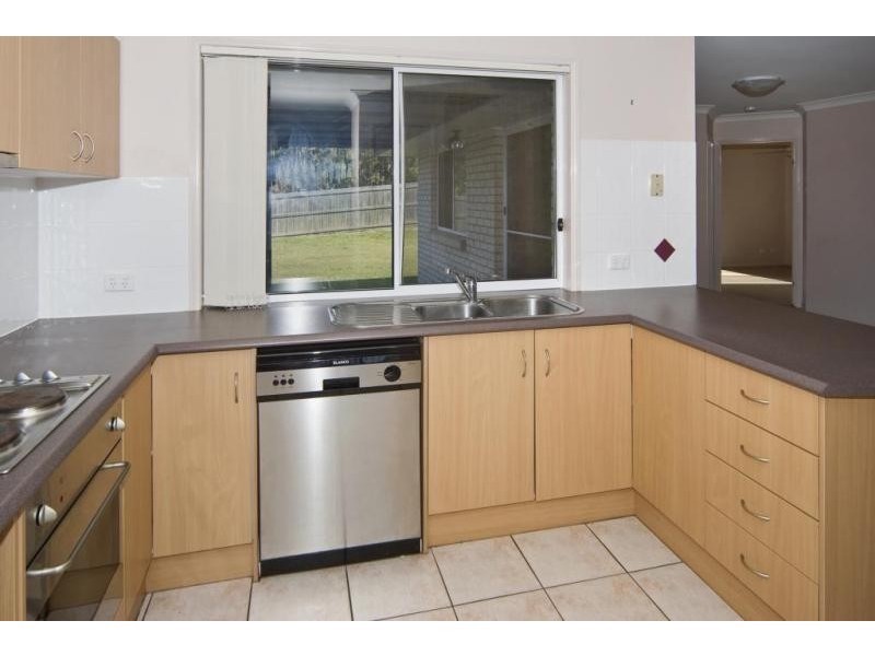 8 Windsor Court, Deebing Heights QLD 4306