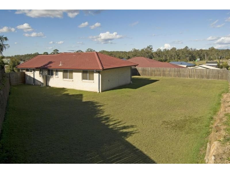 8 Windsor Court, Deebing Heights QLD 4306