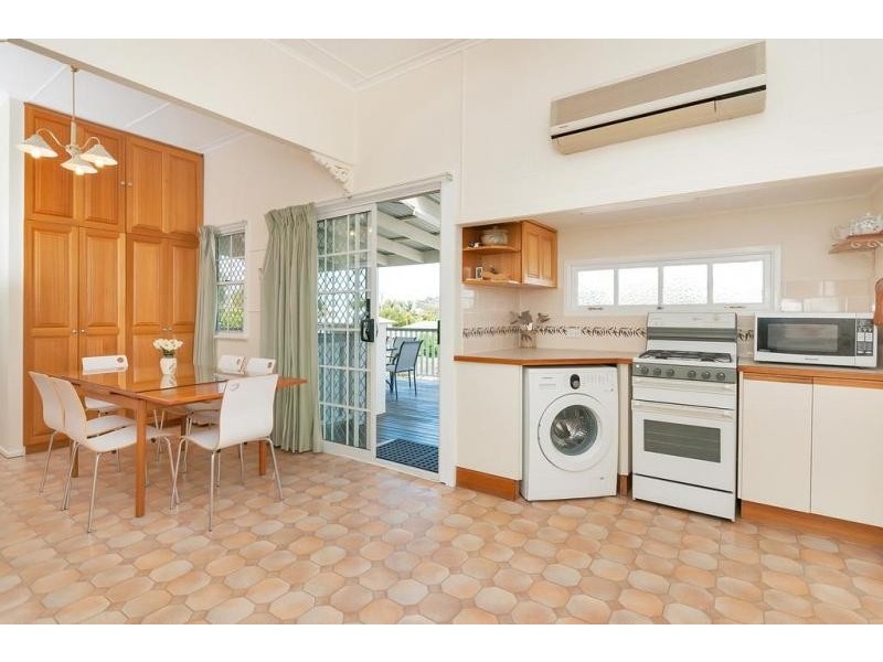 17 Chermside Road, Eastern Heights QLD 4305