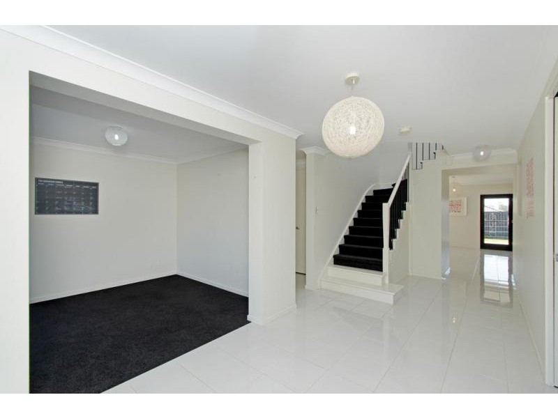 90 Honeywood Drive, Fernvale QLD 4306