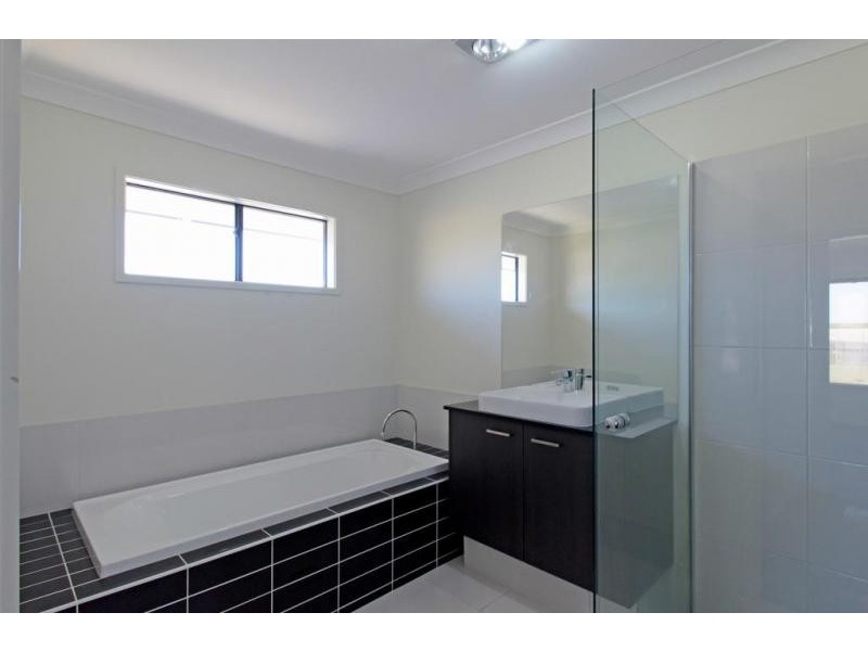 90 Honeywood Drive, Fernvale QLD 4306