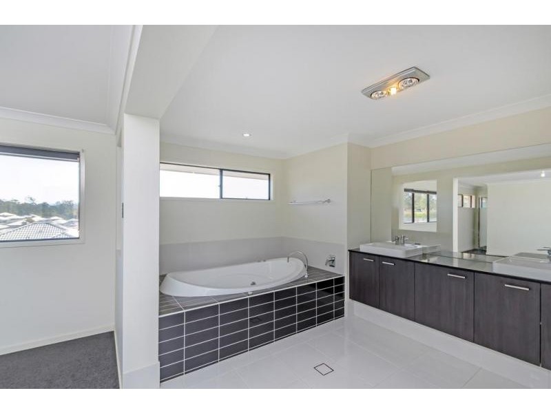 90 Honeywood Drive, Fernvale QLD 4306