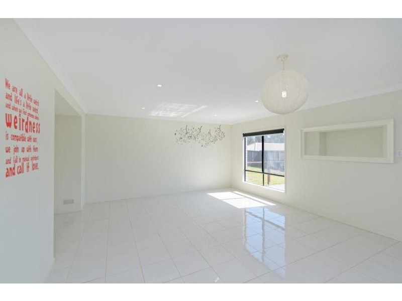 90 Honeywood Drive, Fernvale QLD 4306