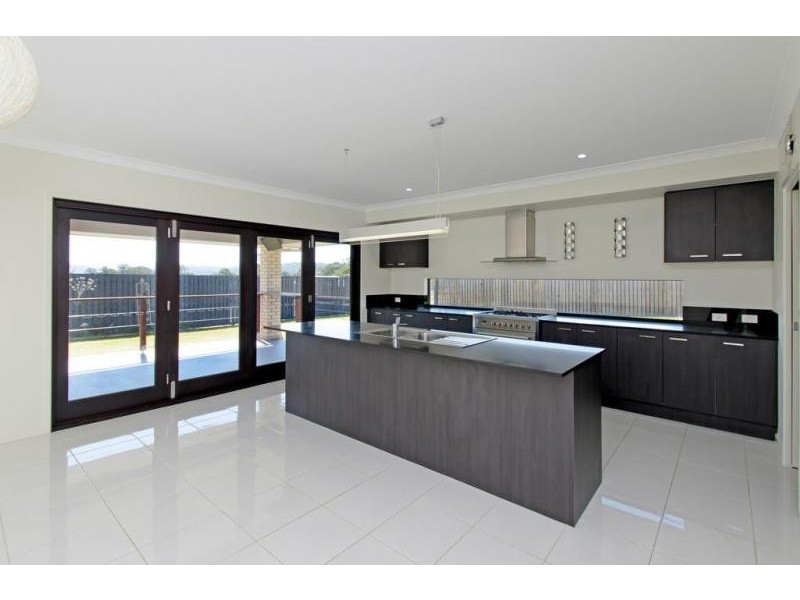 90 Honeywood Drive, Fernvale QLD 4306