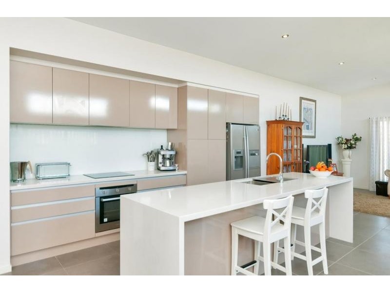 1 Sirmione Court, Raceview QLD 4305