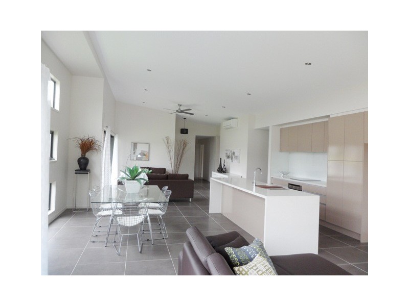 1 Sirmione Court, Raceview QLD 4305