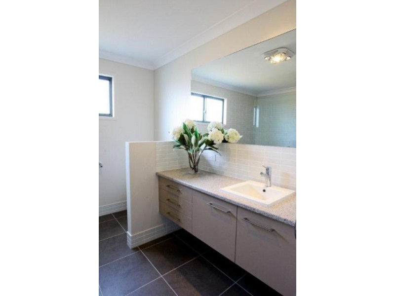 1 Sirmione Court, Raceview QLD 4305
