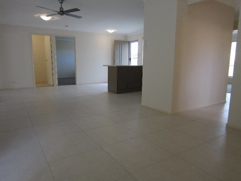 21 Oregon Close, Yamanto QLD 4305