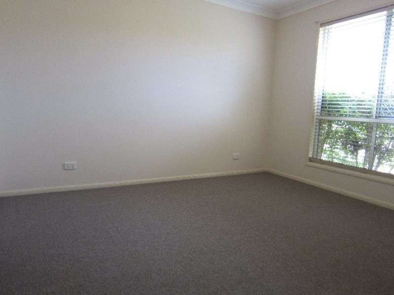 21 Oregon Close, Yamanto QLD 4305