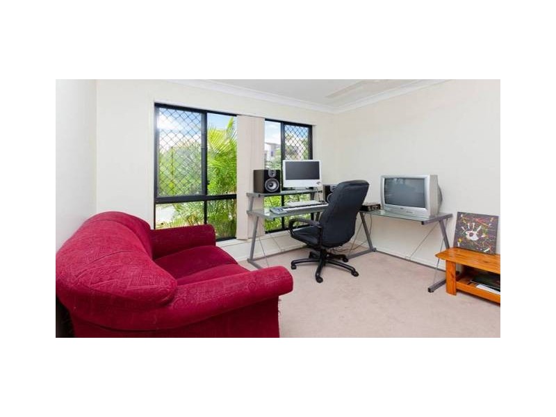 16 Creekside Drive, Springfield Lakes QLD 4300