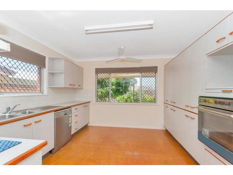 5 Cornwall Street, Eastern Heights QLD 4305