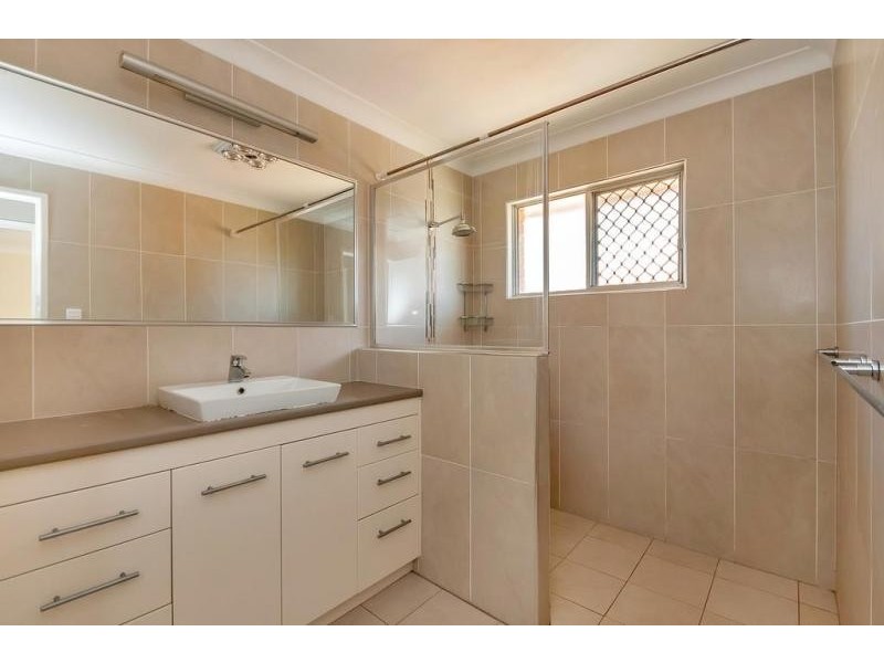5 Cornwall Street, Eastern Heights QLD 4305