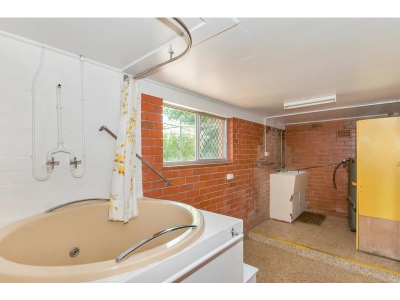 5 Cornwall Street, Eastern Heights QLD 4305