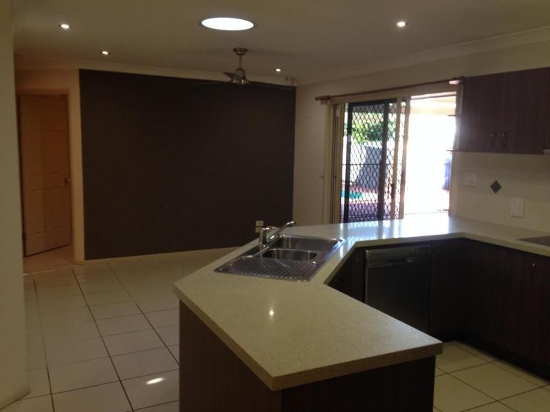 32 Cowley Drive, Flinders View QLD 4305