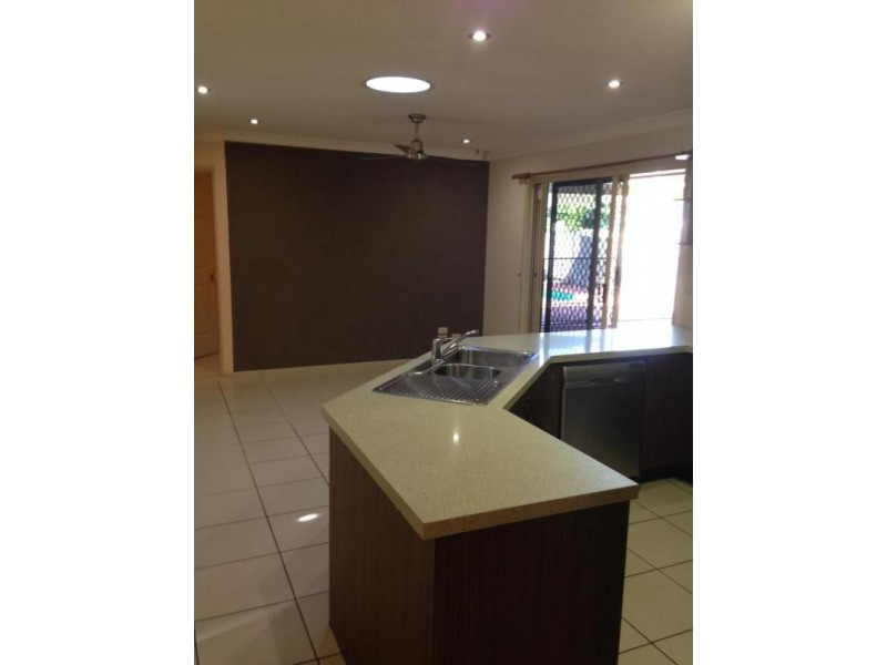 32 Cowley Drive, Flinders View QLD 4305