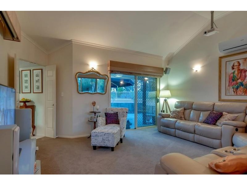 221 Wildey Street, Flinders View QLD 4305