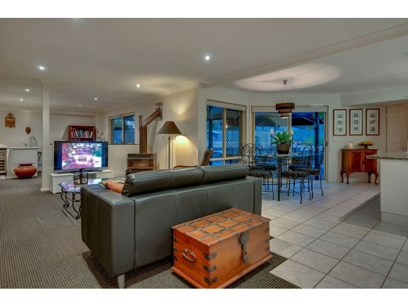 221 Wildey Street, Flinders View QLD 4305