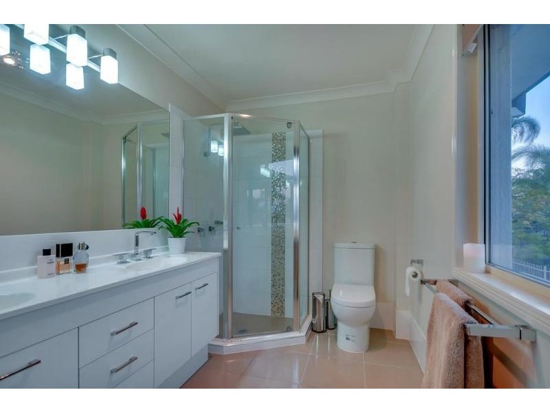 221 Wildey Street, Flinders View QLD 4305